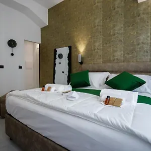 Operaprimasuite In Centro Affittacamere